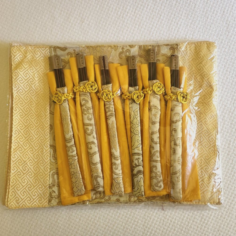 Set of 6 Satin placemats with chopsticks